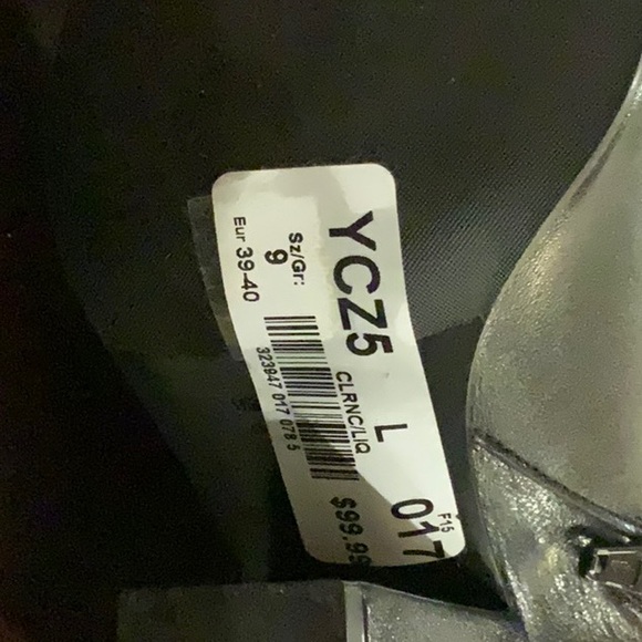 NWOT Black ankle boots from Le Château. - Picture 4 of 4